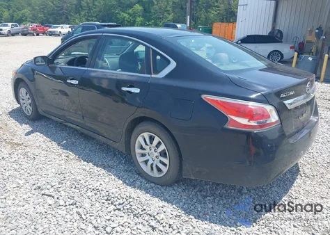 2015 Nissan Altima 2.5 S z USA, uszkodzony, nr VIN 1N4AL3AP2FN379660